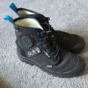 Palladium Boots Pampa x Destiny Witch Queen Boot M7.5 W9